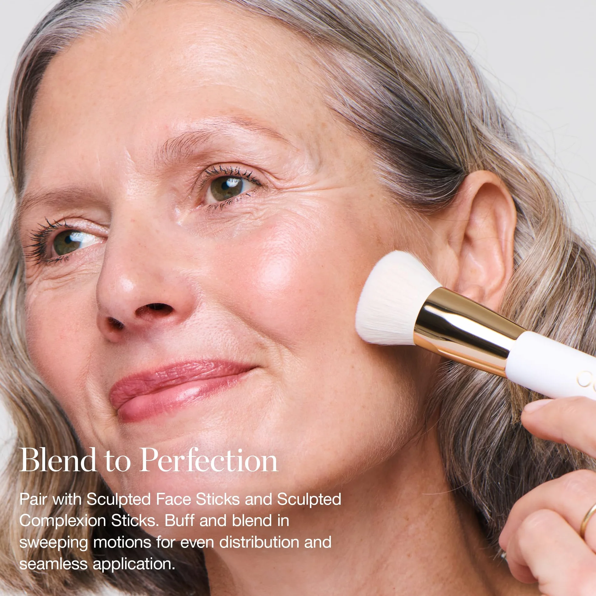 Ogee Blender Brush - Brocha de maquillaje de calidad profesional, brocha de base ultrasuave con cerdas veganas para una aplicación de maquillaje impecable