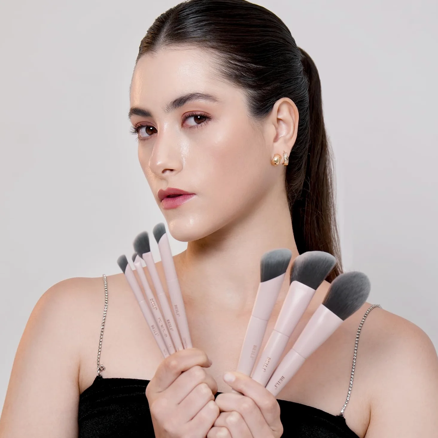 BEILI Juego de 12 brochas de maquillaje profesionales rosas densas para base, polvo, contorno y mezcla de ojos, kit completo de brochas cosméticas de cara completa con elegante almacenamiento