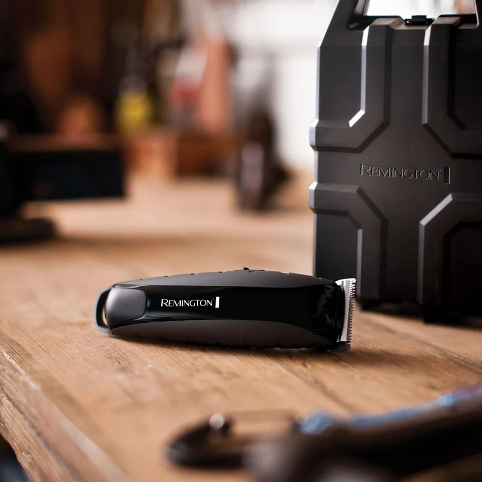 Remington HC5880 Maszynka do strzyżenia włosów męska profesjonalna, ostrza ze stali nierdzewnej, 11 grzebieni 1,5-25 mm, litowa, 120 min bezprzewodowo, etui