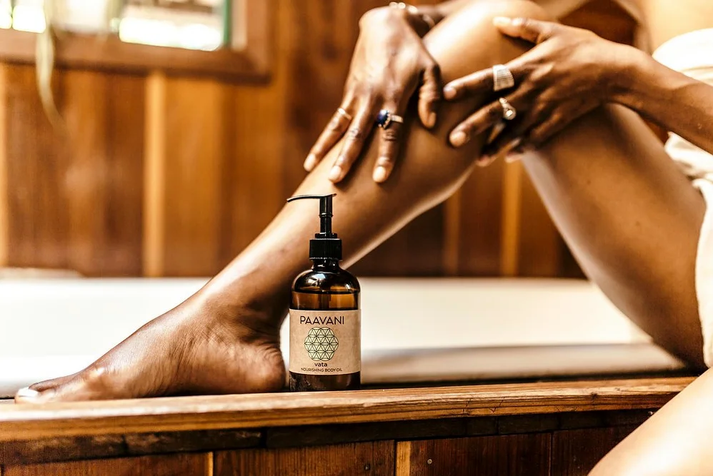 PAAVANI Ayurveda Vata - Aceite corporal para nutrir la piel seca, 4 onzas líquidas
