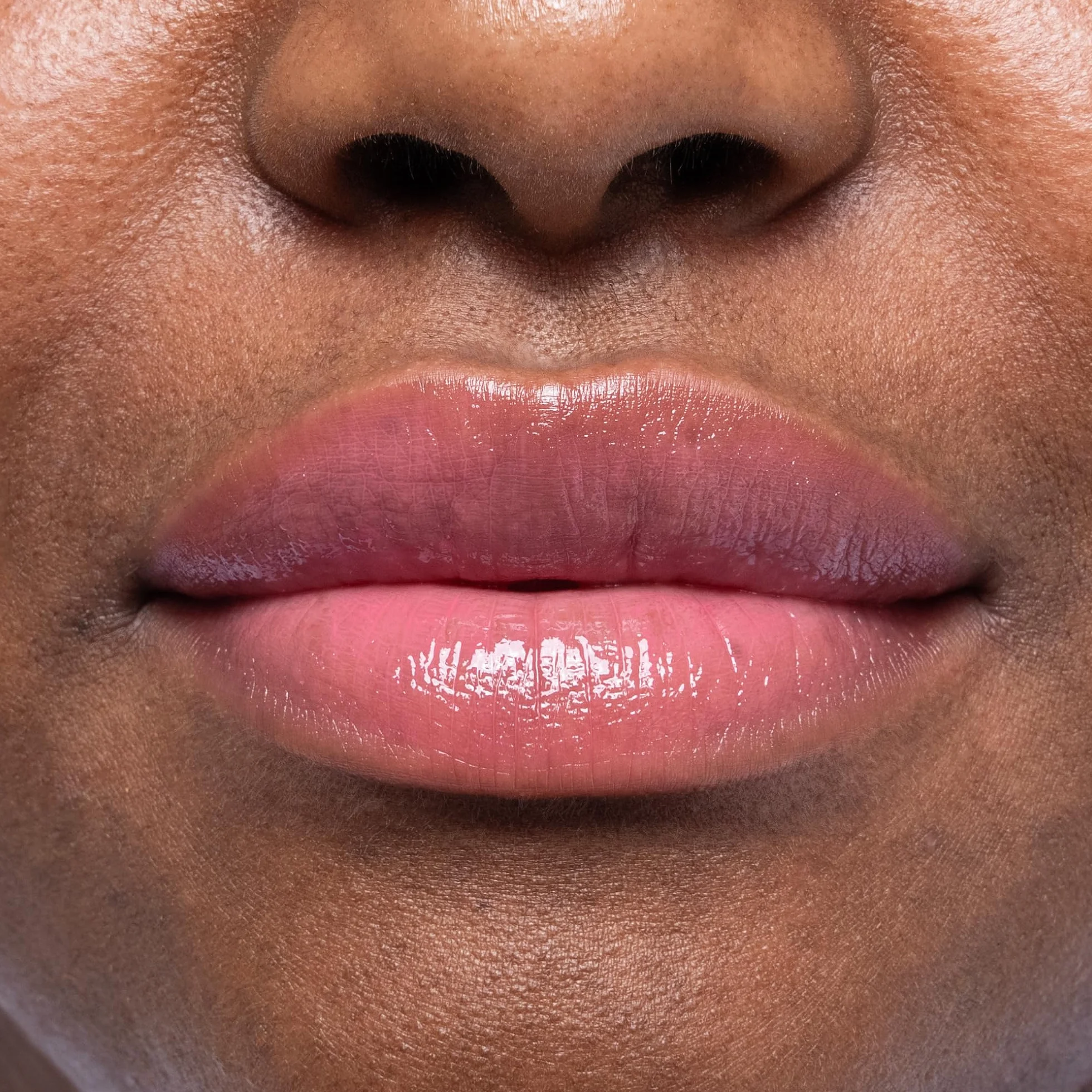 Transparent Lab Tinted Lipgloss Rose 15 ml SPF50 Ácido Hialurónico Péptido Voluminizador