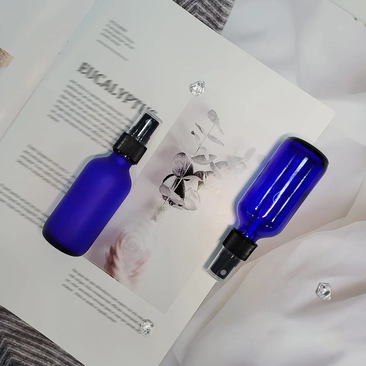 Botella de spray de vidrio 60 ml azul, atomizador de niebla fina reutilizable, botellas de aerosol de viaje para aceites esenciales, perfumes, limpieza (2 piezas)