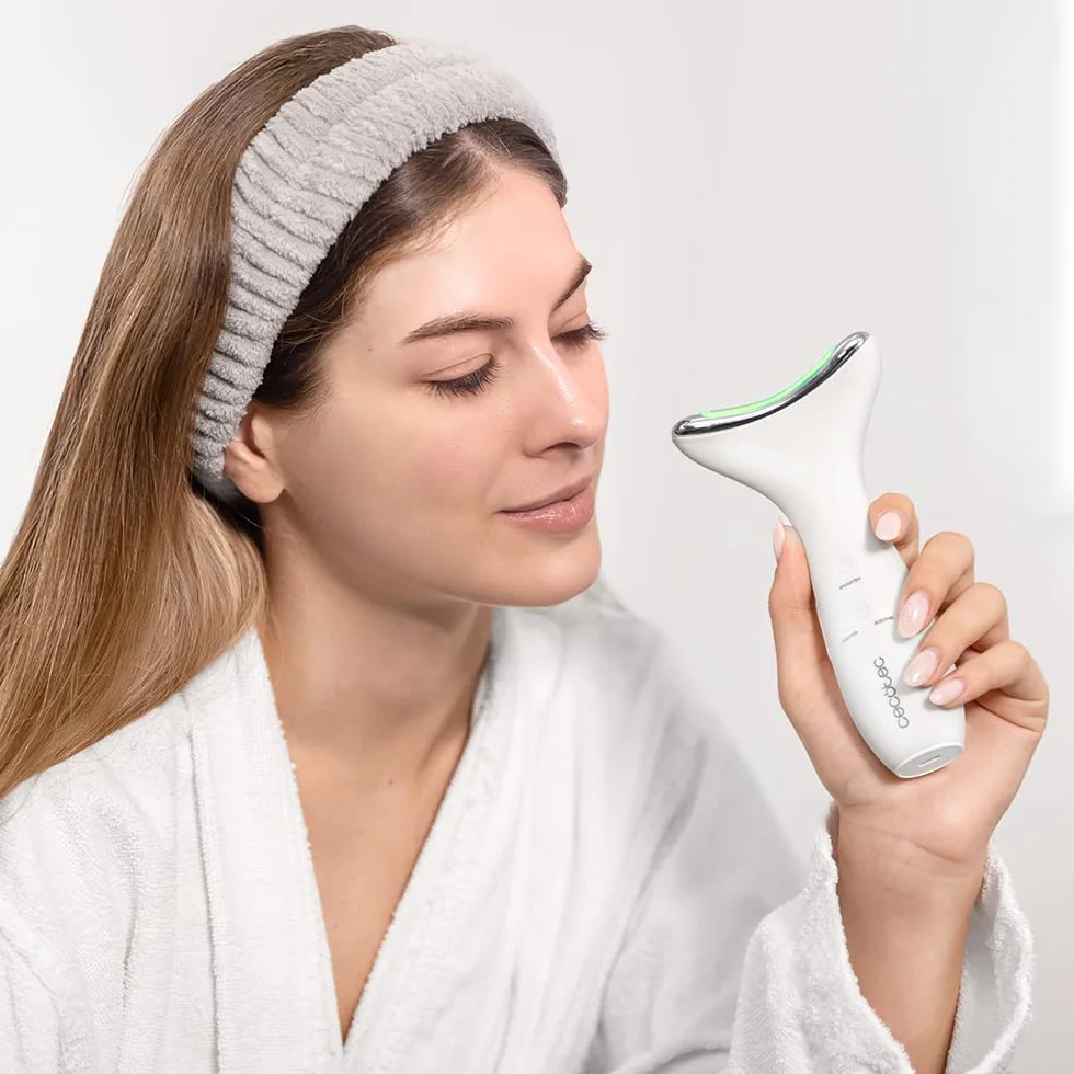 Cecotec Tonificador Facial Eléctrico FaceCare Face&Neck Pro, 3 Modos, Luz LED Roja Azul Verde, 5 Niveles EMS, IPX6